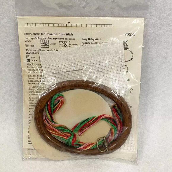 Bear Wreath Counted Cross Stitch Kit CSOC 50478 Banar Designs (Frame included) - Picture 2 of 2